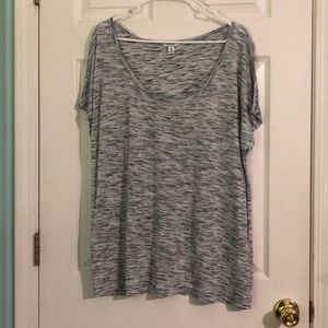 Women’s old navy tee